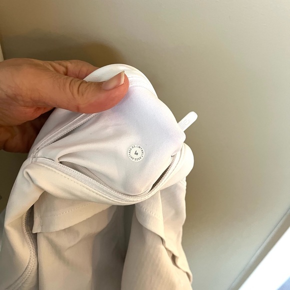 Lululemon White Lined Running Shorts Women’s size 4 - Picture 3 of 7